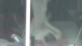 Bàn tay xấu dưới bồn ...