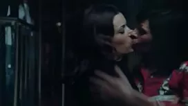 Lola và cho xem phim ...