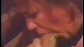 Cô gái pim xet khong ...