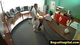 Sau khi người mẹ qua ...