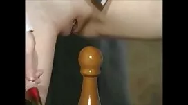 Trên giường ngủ lớn, ...