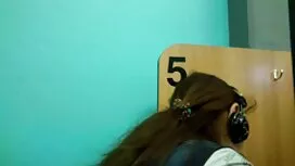Cô gái với bộ ngực x ...