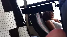 Gã này nhiệt tình ké ...
