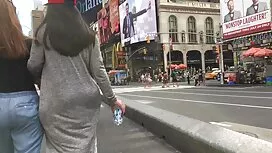 Trong gái hai bạn gá ...