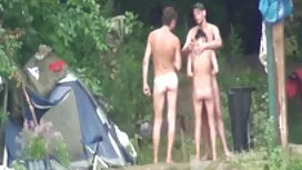 Các cô gái tóc vàng  ...
