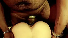 Người phụ nữ trẻ làm ...