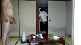Trong hộp đón một ng ...