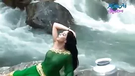 Trẻ đang bị nguyền r ...